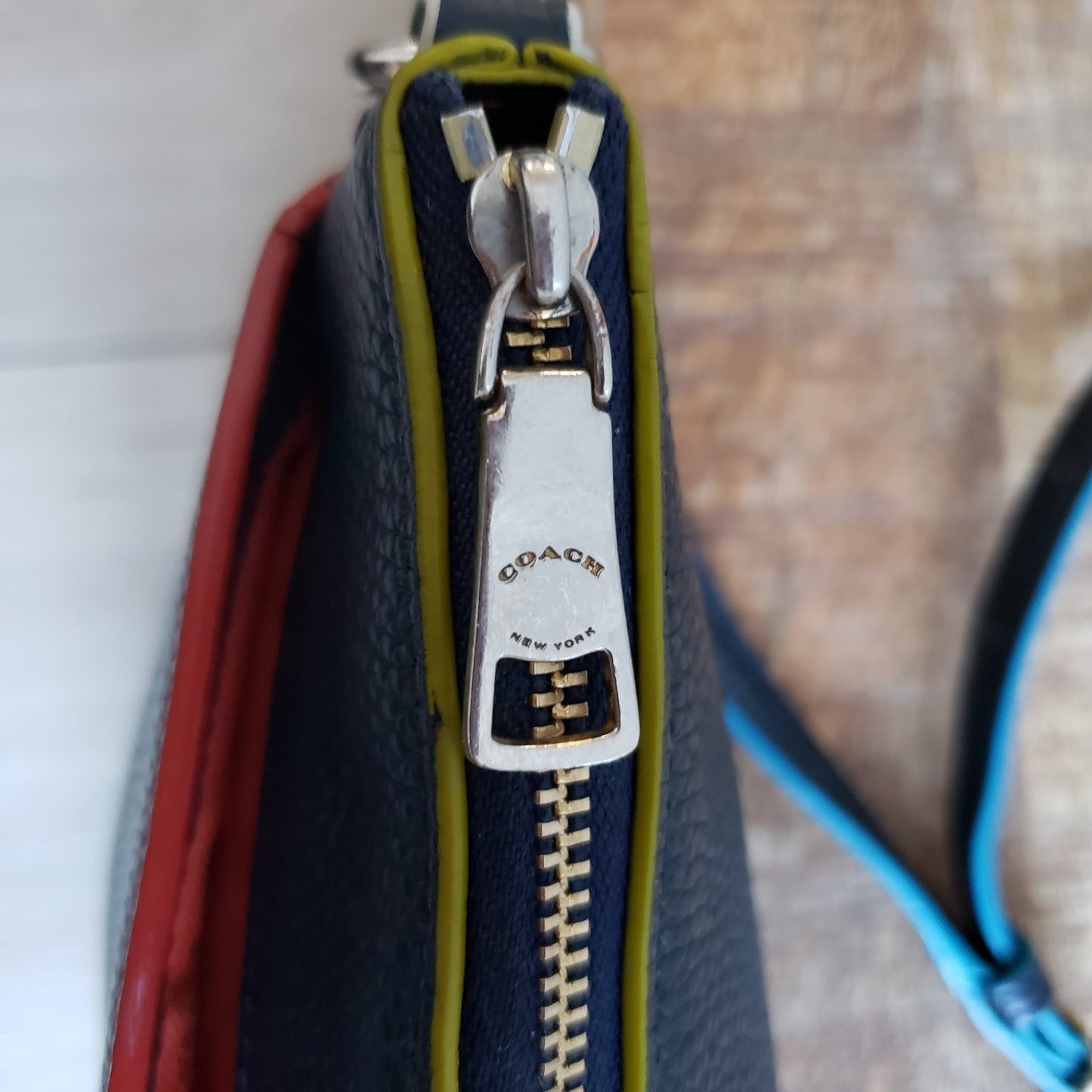 Coach Crossbody Bag Tricolor Navy Red Leather Journal9