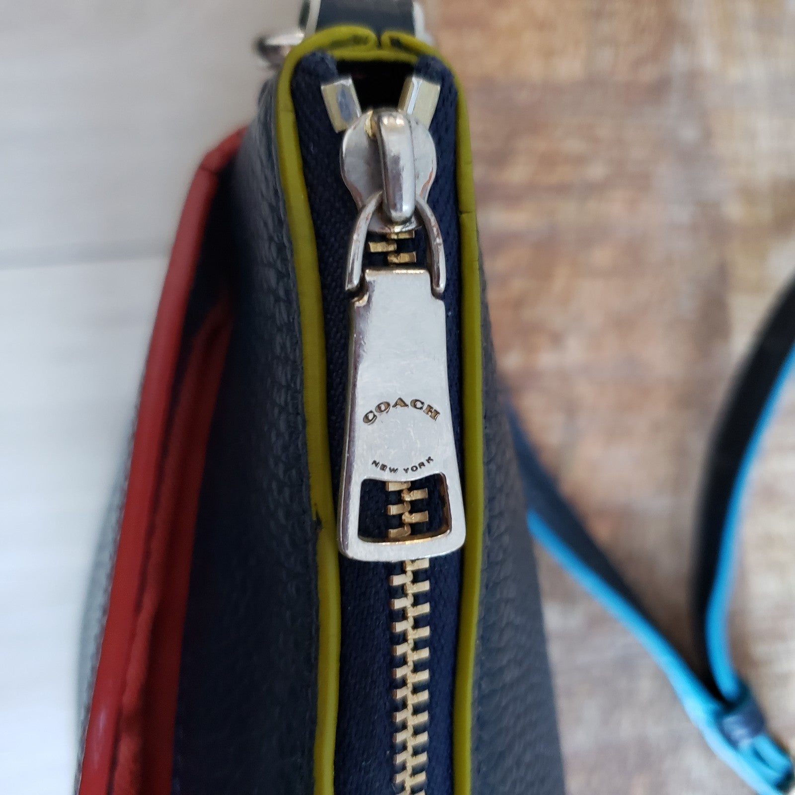 Coach Crossbody Bag Tricolor Navy Red Leather Journal9