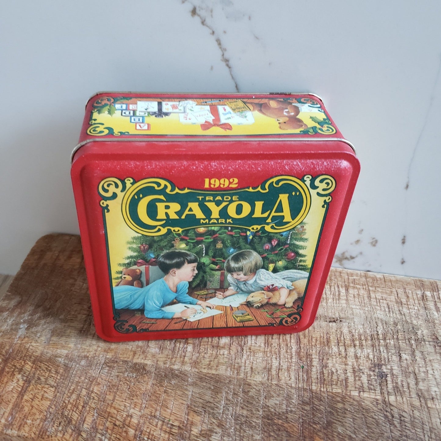 Crayola Collectible Tin Box Vintage 1992 Holiday Wishes Binney Smith USA Crayons3