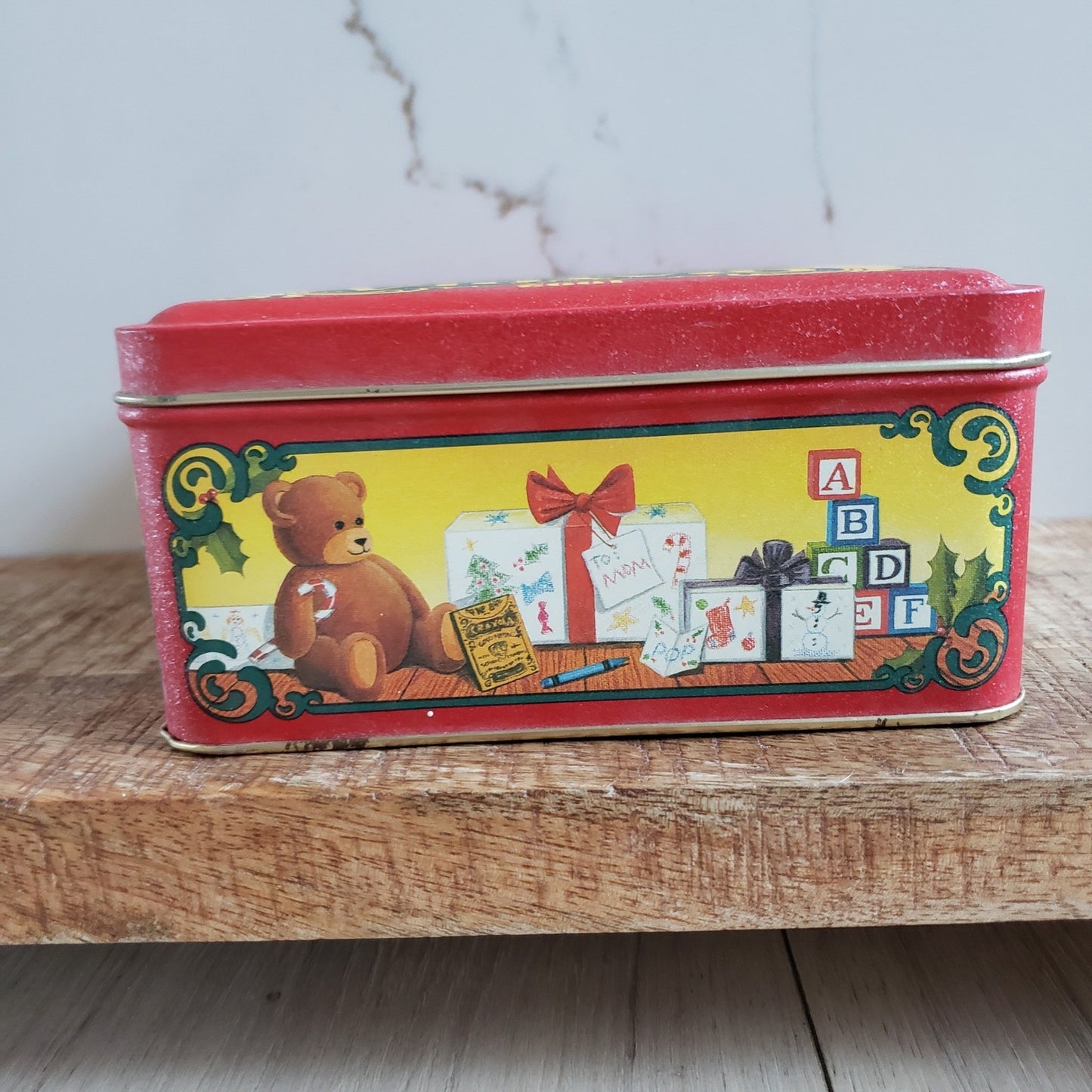 Crayola Collectible Tin Box Vintage 1992 Holiday Wishes Binney Smith USA Crayons4
